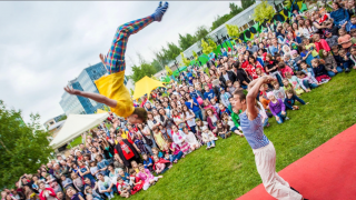 Eerste internationale projecten gesteund